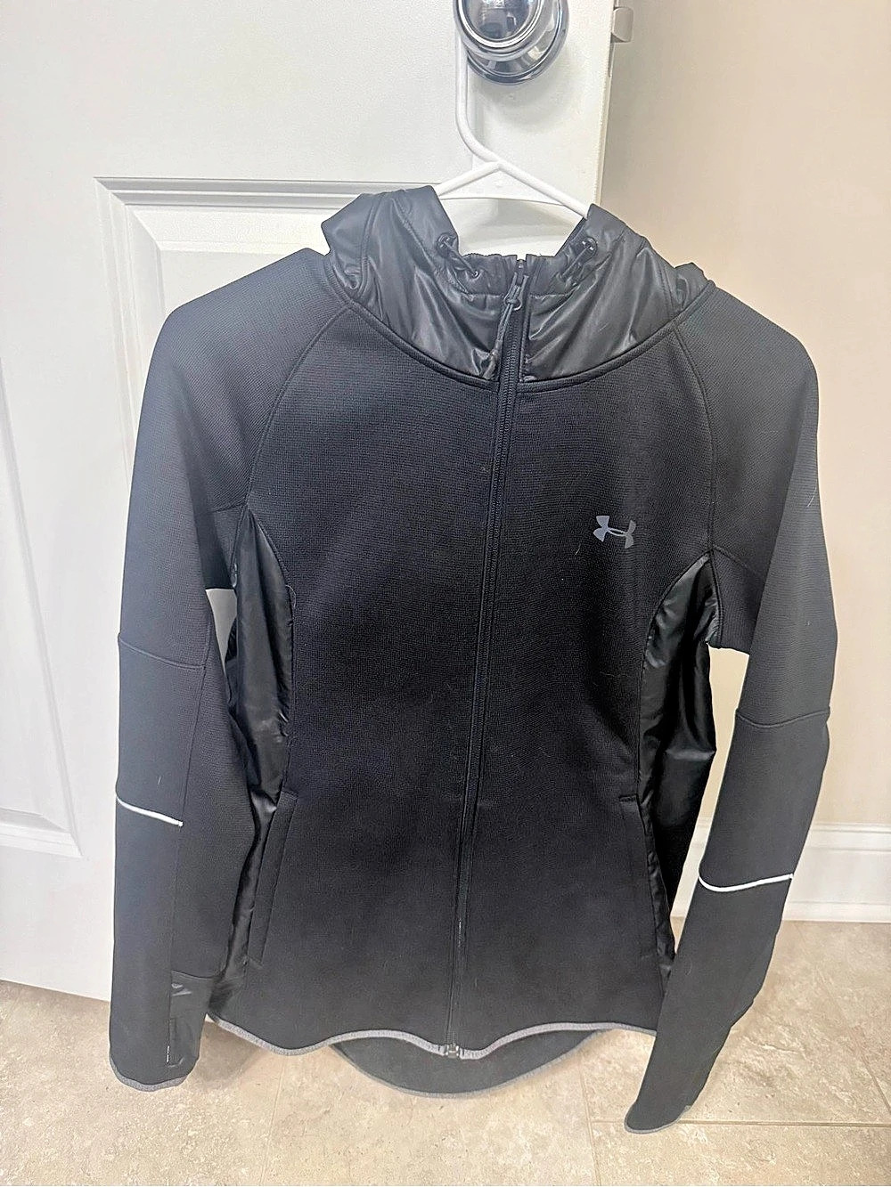 Under Armour Women's Black Athletic Jacket Size Medium Like New